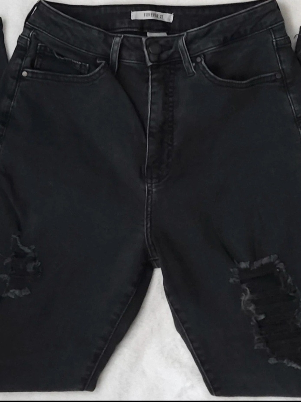Forever 21 Men’s Black Skinny Distressed Jeans